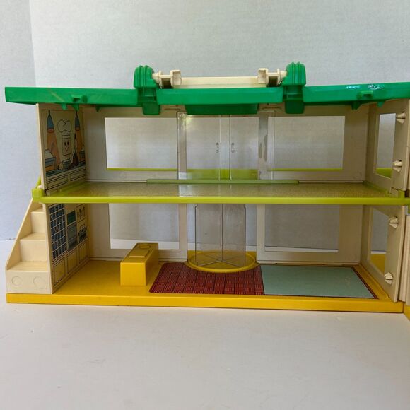 Vintage Playskool, Holiday Inn Playset. 1975 - Picture 8 of 11